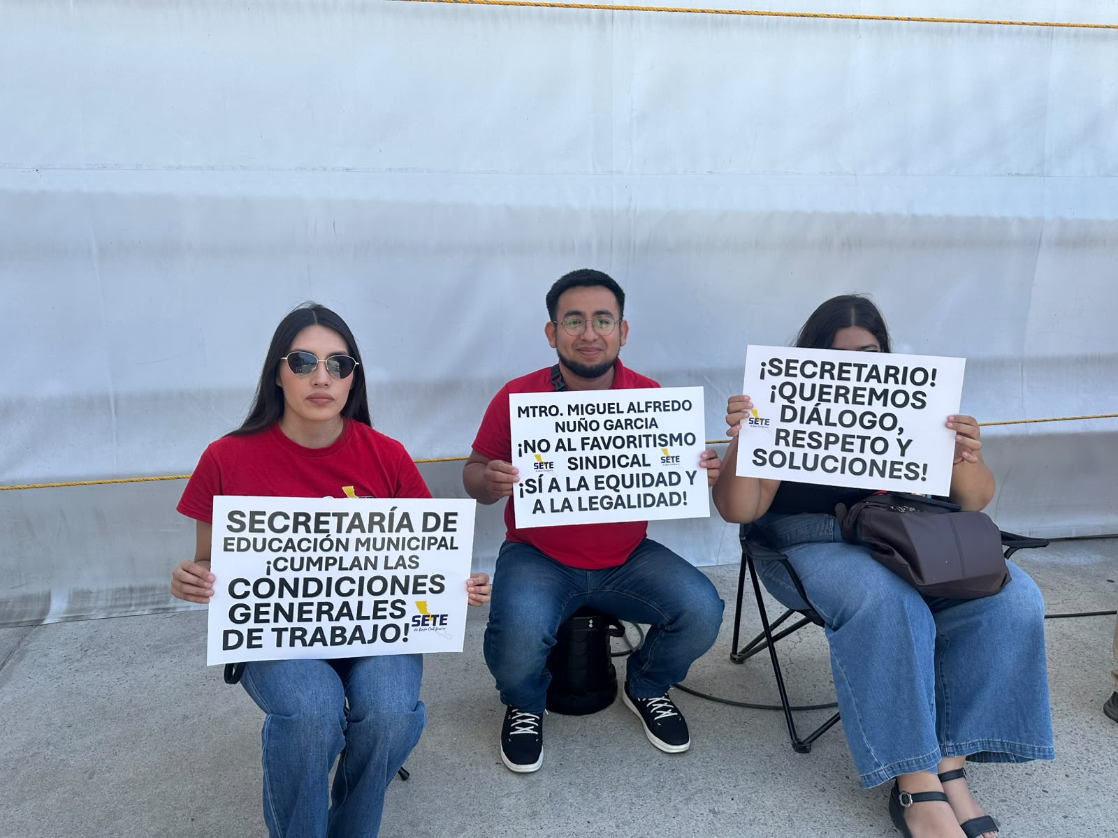 Trabajadores del Sistema Educativo Municipal mantienen protestas por plazas y despidos en Tijuana