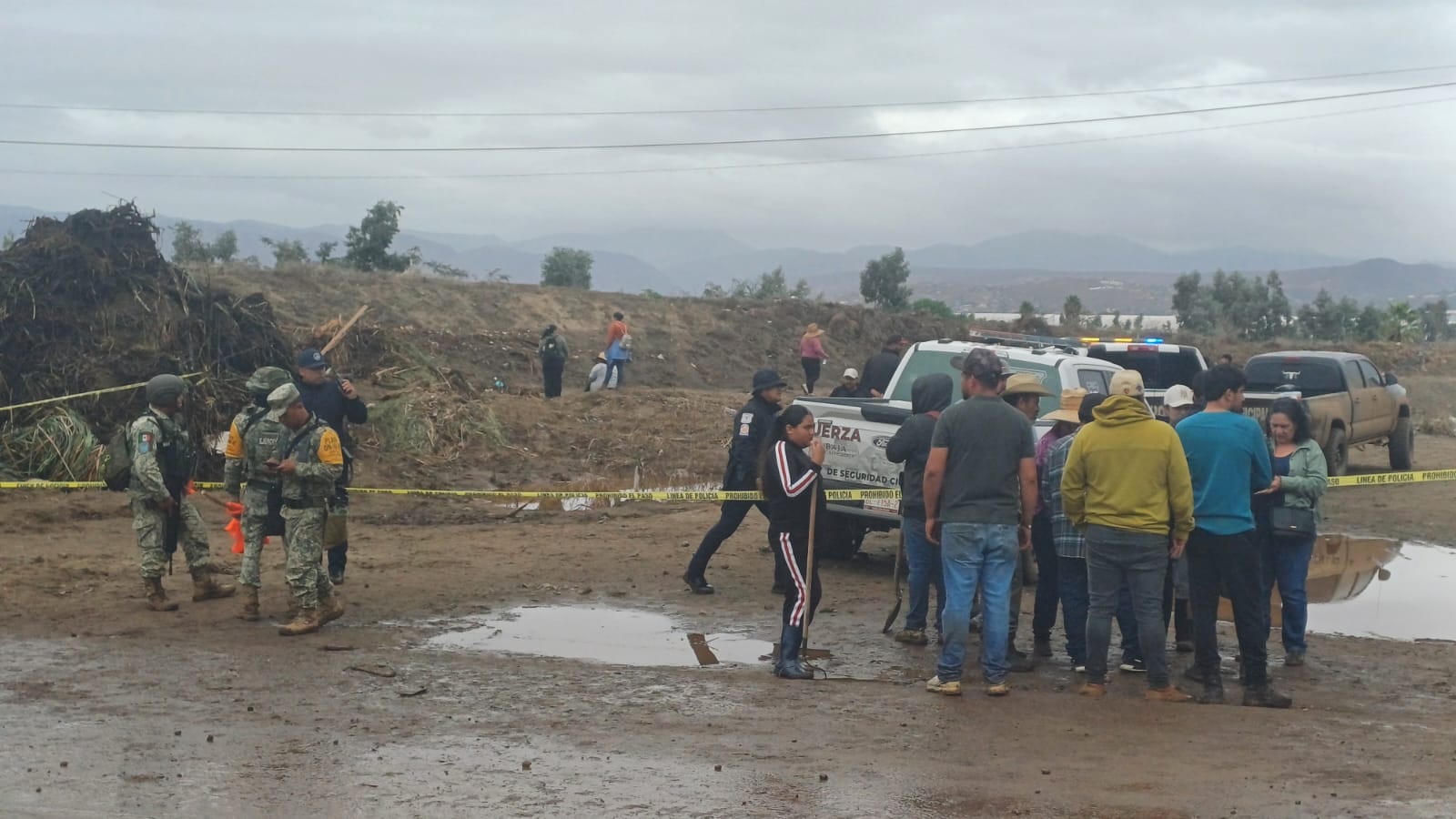 Identifican a cuatro integrantes de familia arrastrada por arroyo en Ensenada; buscan a adolescente
