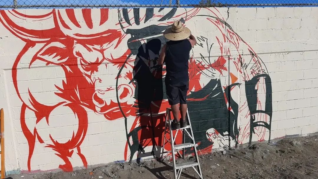 Crean otro mural de Isaac del Toro en la entrada a Ensenada