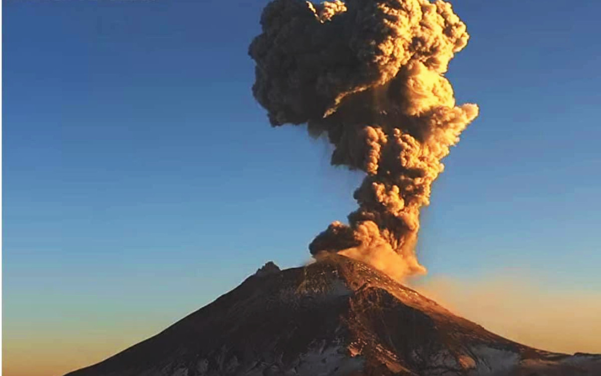 Cancelan vuelos en AICM por actividades volcánicas del Popocatépetl