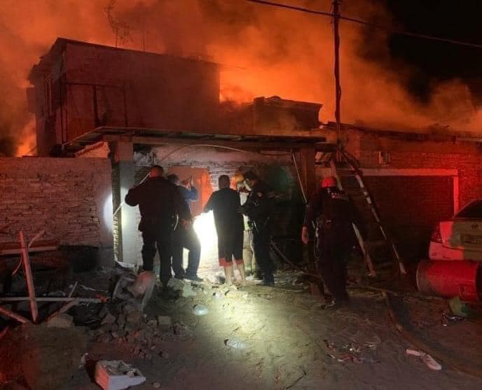 Cuatro niños y una mujer mueren en incendio este domingo