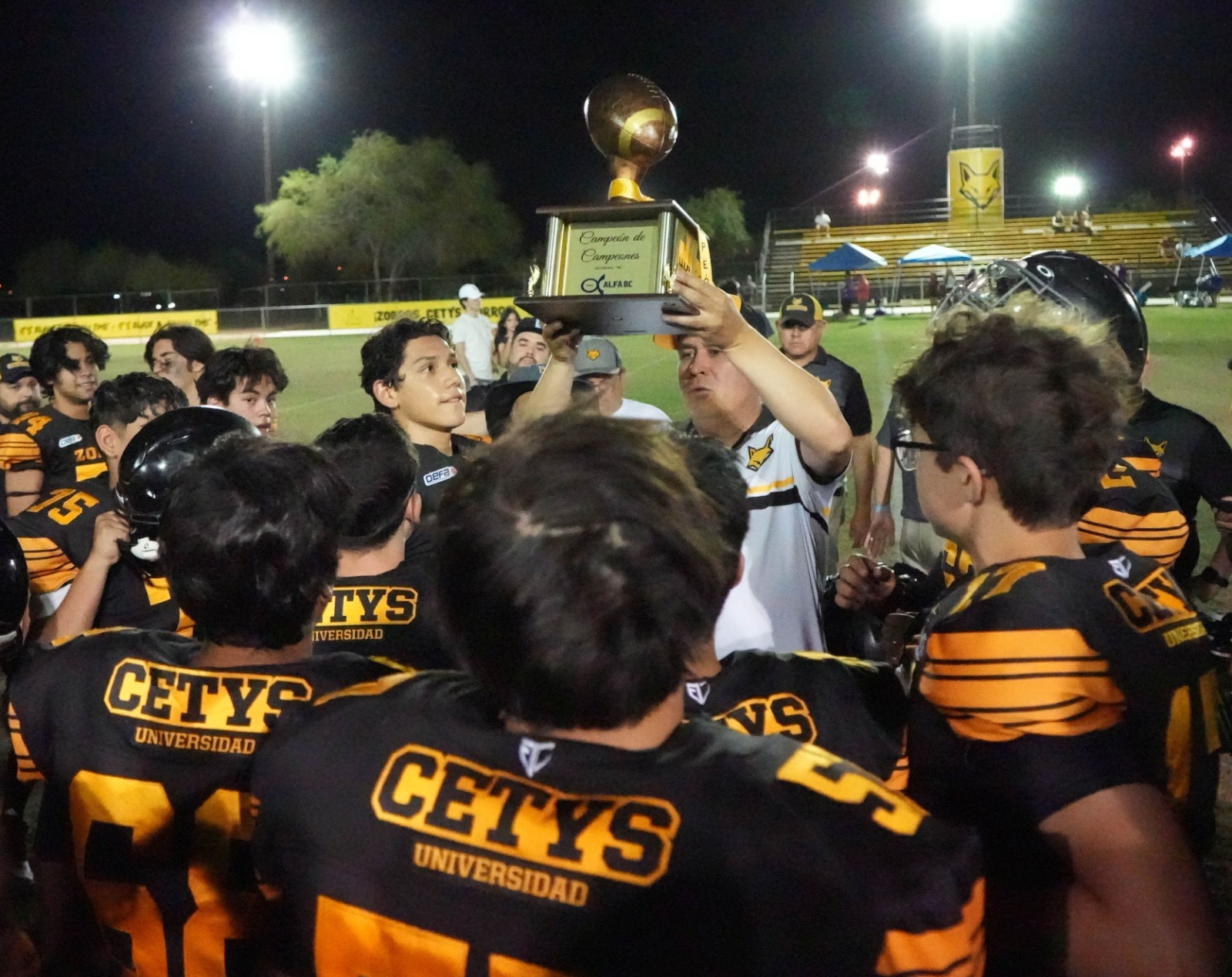 Zorros, “Campeón de campeones” en fútbol americano de BC