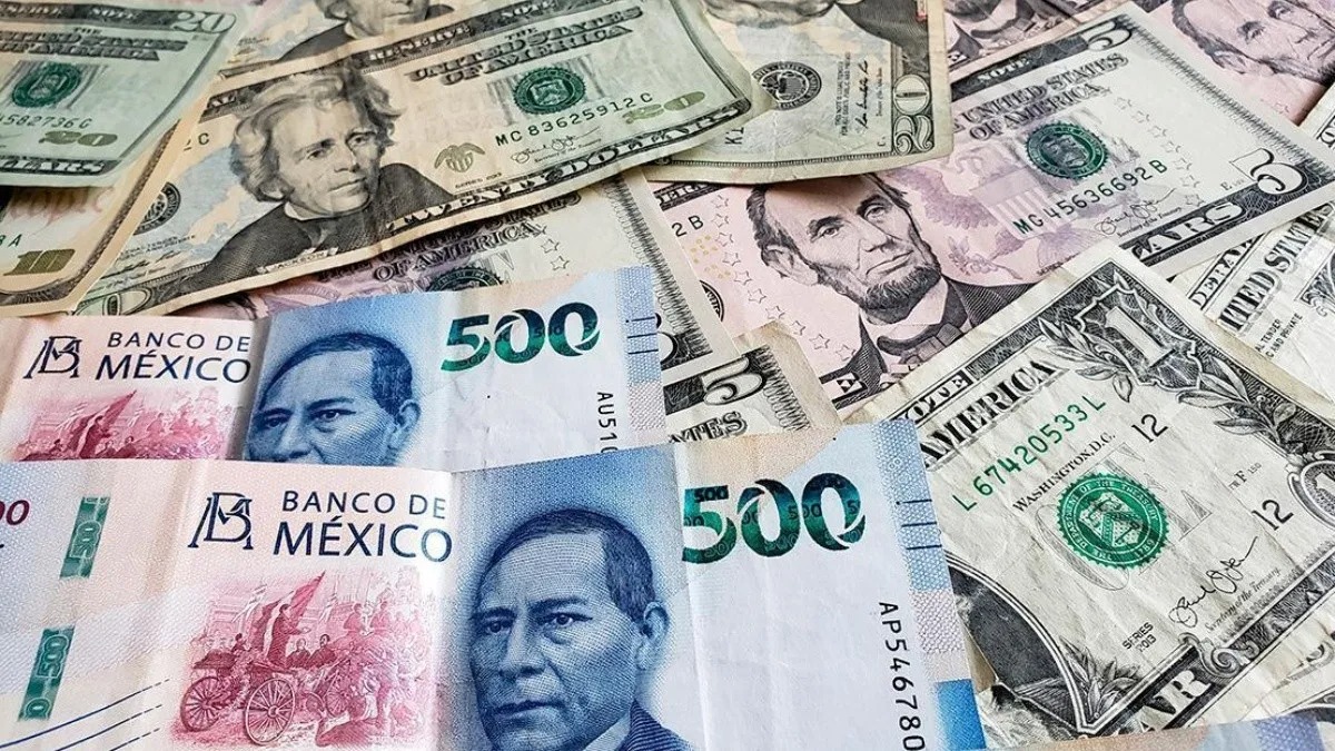 El peso mexicano se debilita frente al dólar