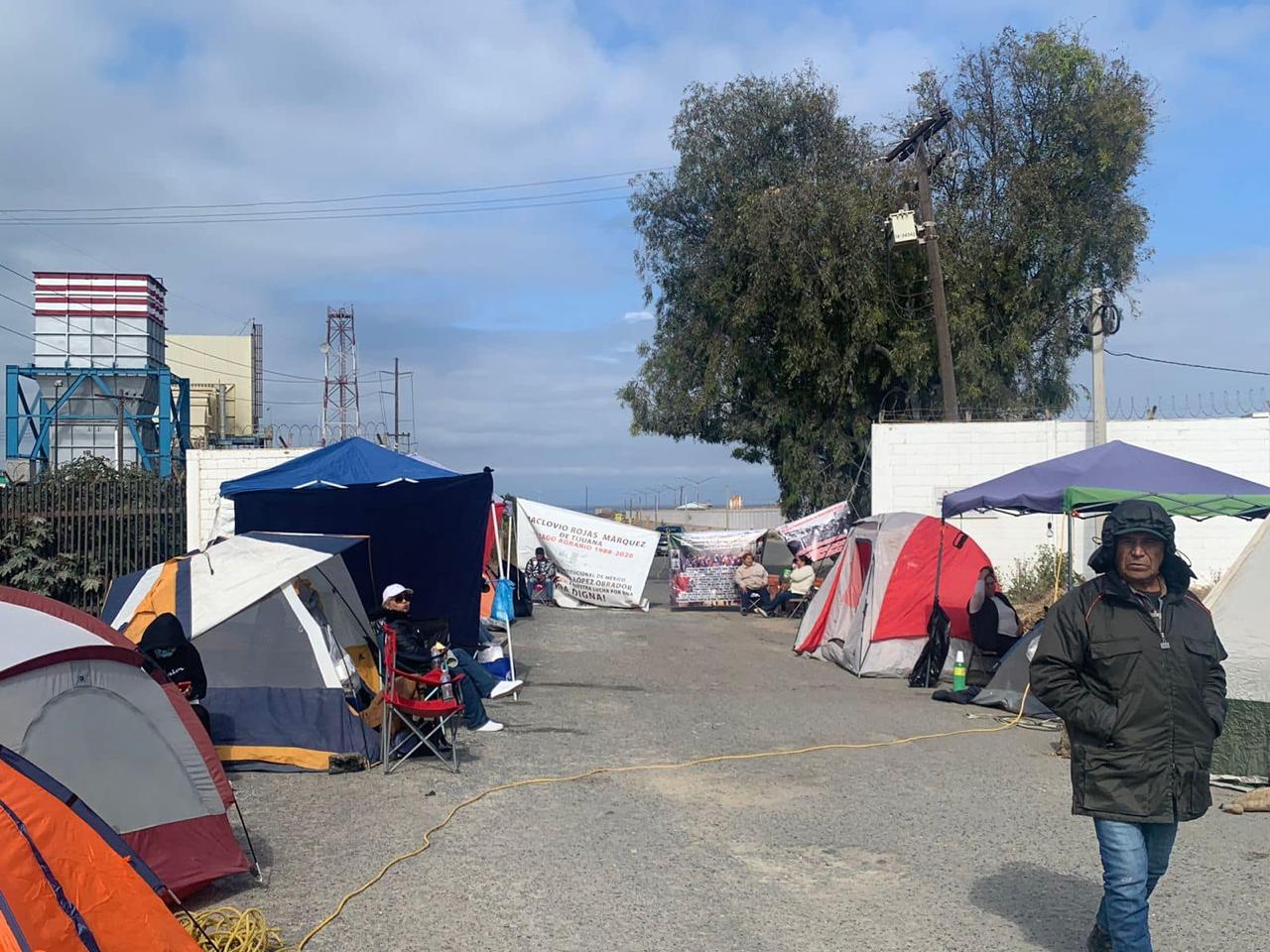 Vuelven a bloquear planta de Pemex en Rosarito