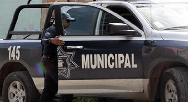 Luego de que una usuaria de redes sociales difundiera un video donde se puede apreciar a un hombre atado de manos escapar por la ventana de una casa y pedir ayuda a los vecinos al alertar que estaba secuestrado, la policía logró rescatarlos.