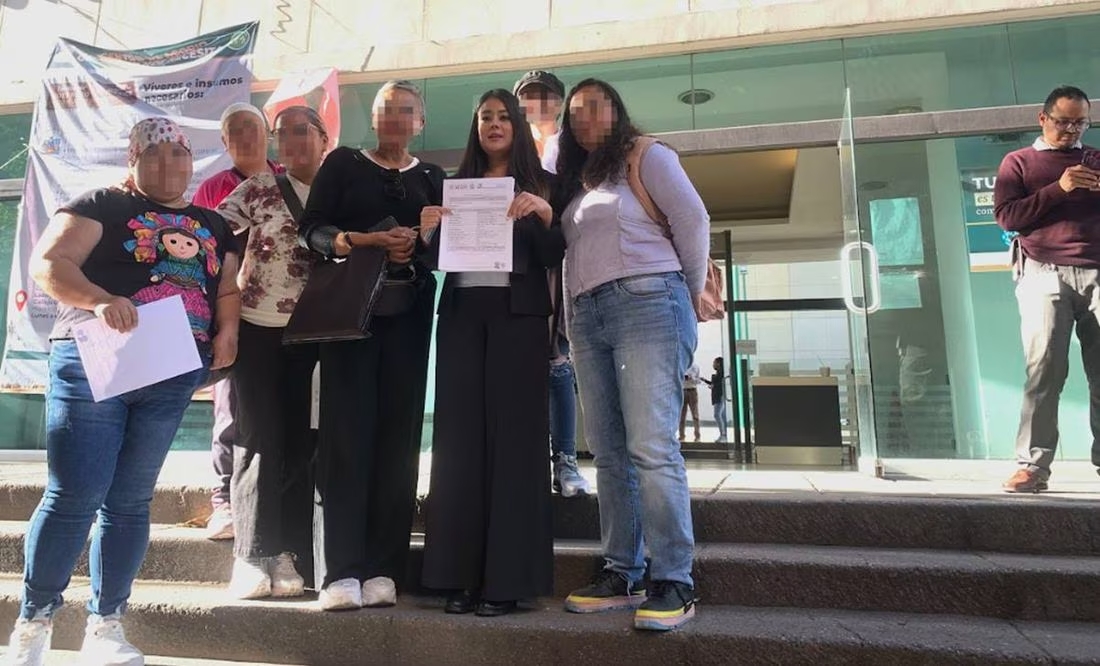 Pacientes participantes de la protesta tras la firma del convenio IFOTO: Especial