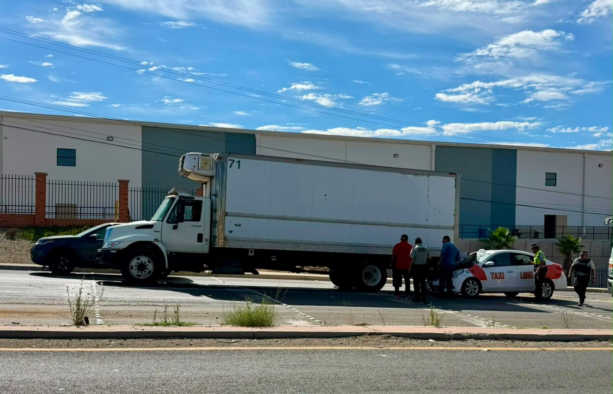 Dos personas resultan lesionadas tras choque en carretera Tijuana-Tecate
