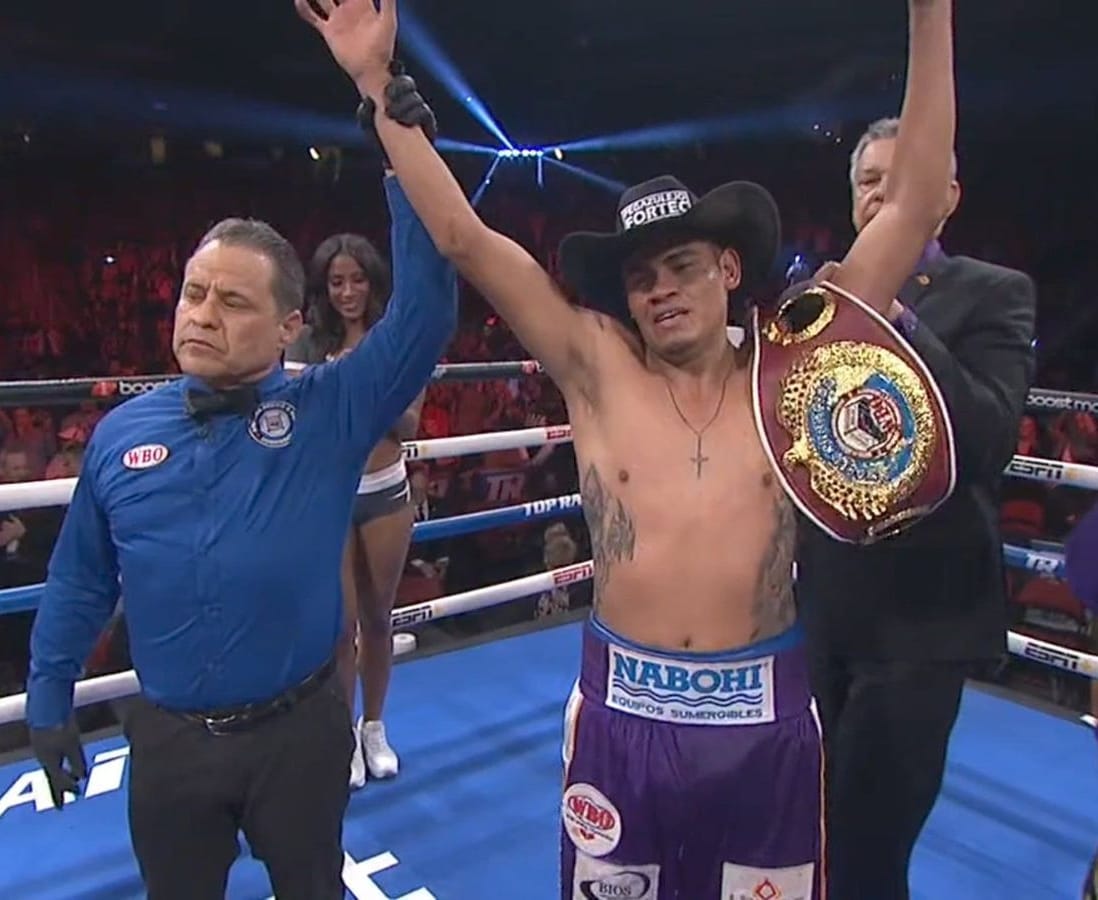 Mexicano "Vaquero" Navarrete, Nuevo Tricampeon Mundial De Boxeo