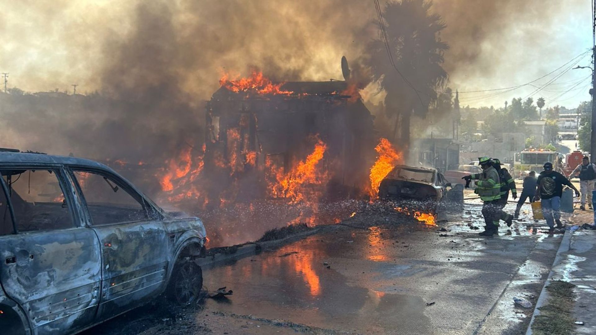 [VIDEO] Consume incendio cinco viviendas en Camino Verde