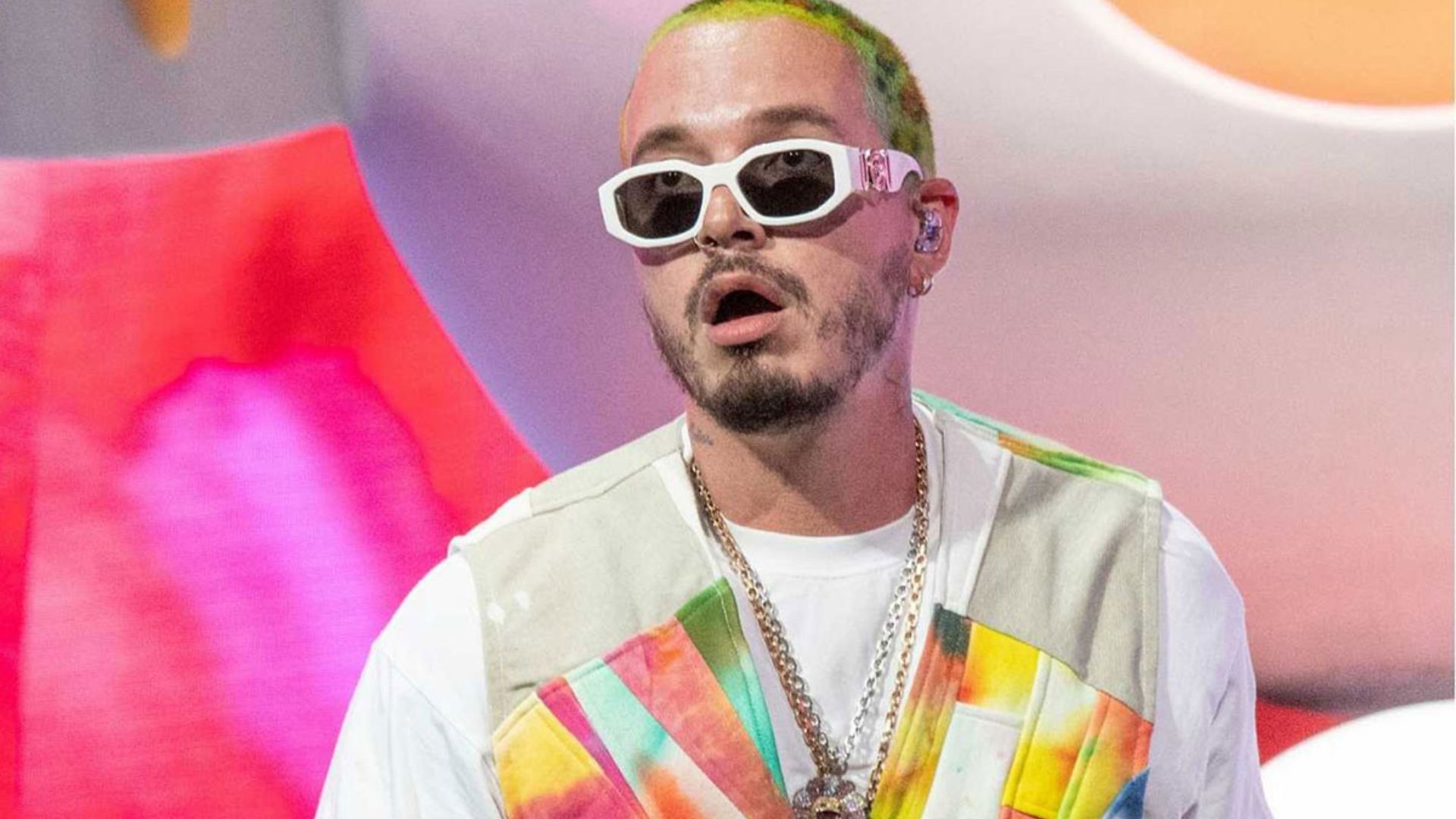 "J Balvin" fue secuestrado por una mujer que se “obsesionó con él”