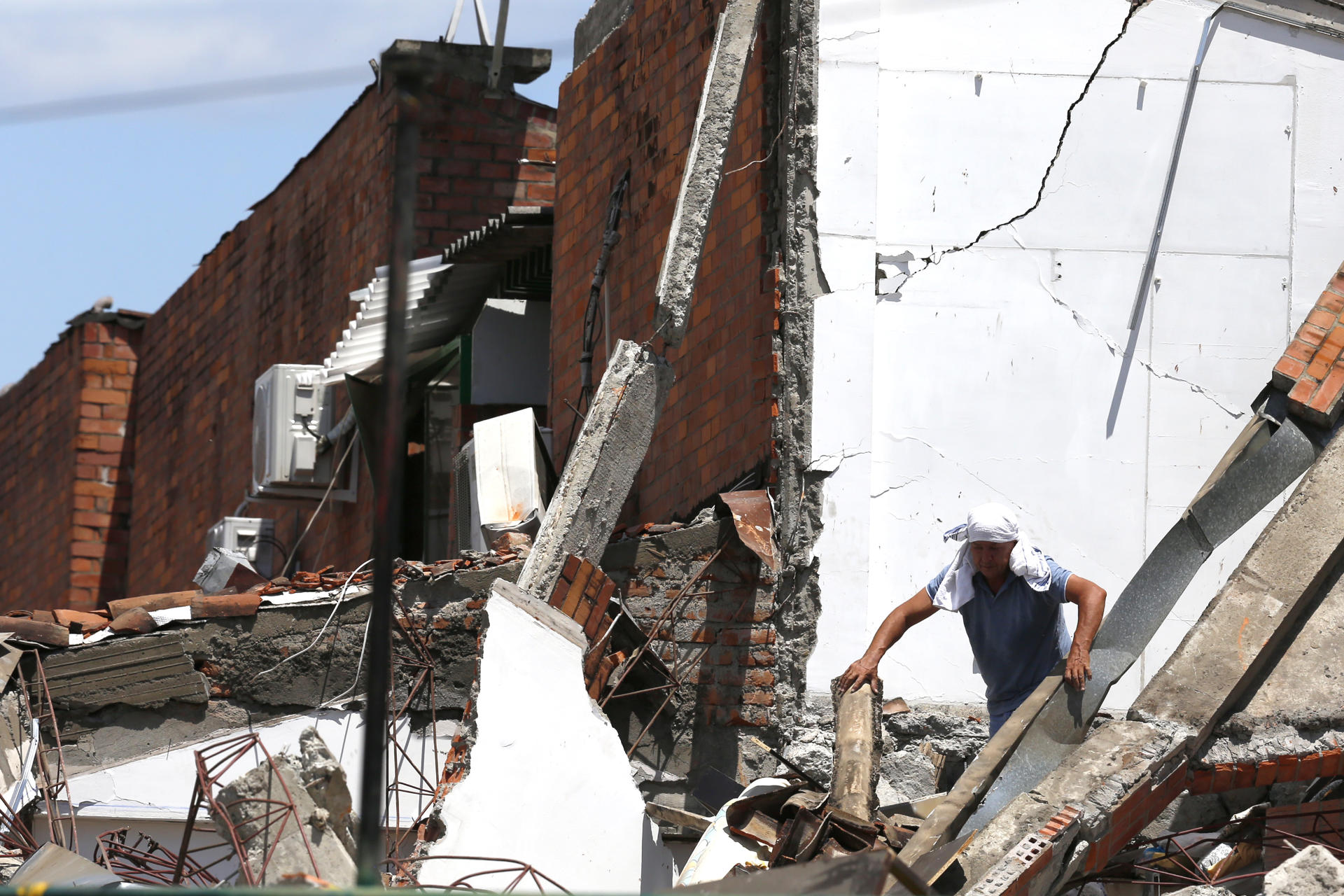 Colombia busca a 143 desaparecidos tras devastador terremoto