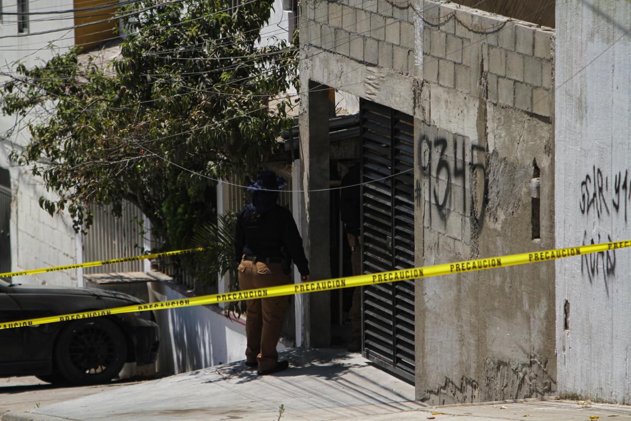 Asesinan a joven en el patio de su casa; su madre lo identificó