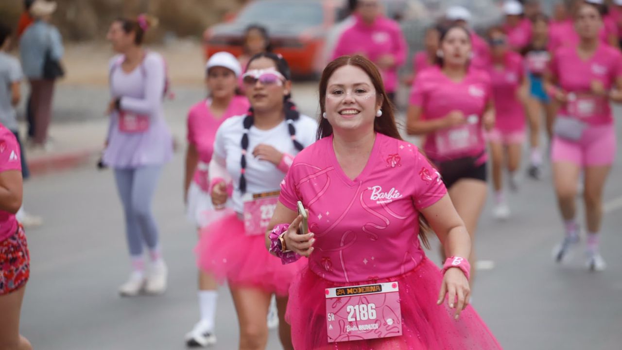 Barbie Run 2026 pinta de rosa las calles de Ensenada