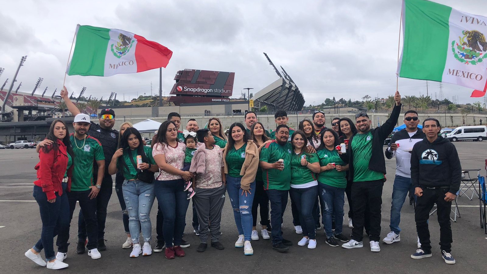 La afición mexicana se hace presente en el Snapdragon IFOTO: Baja News