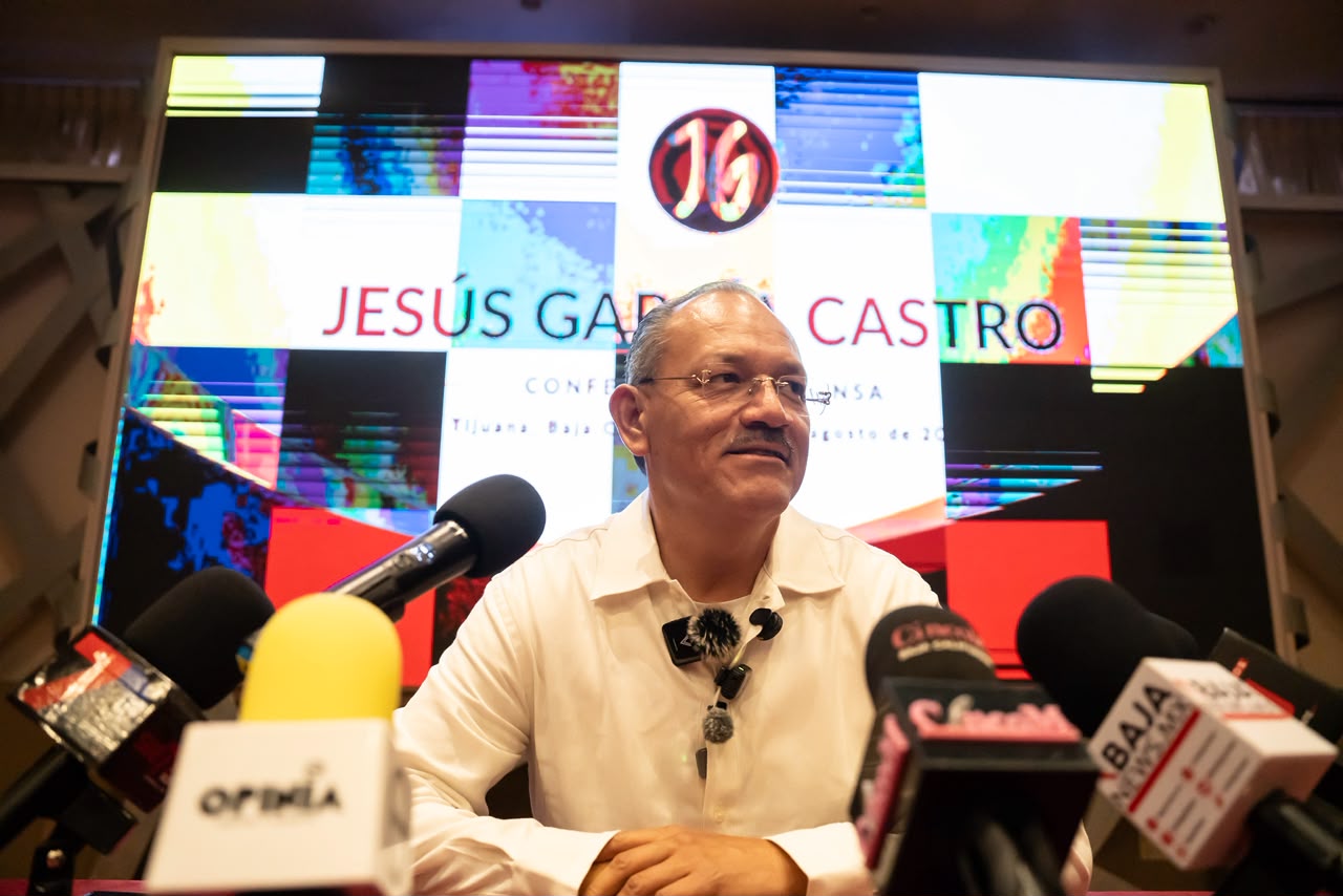 Jesús García renuncia al SAT BC; buscará competir en Morena