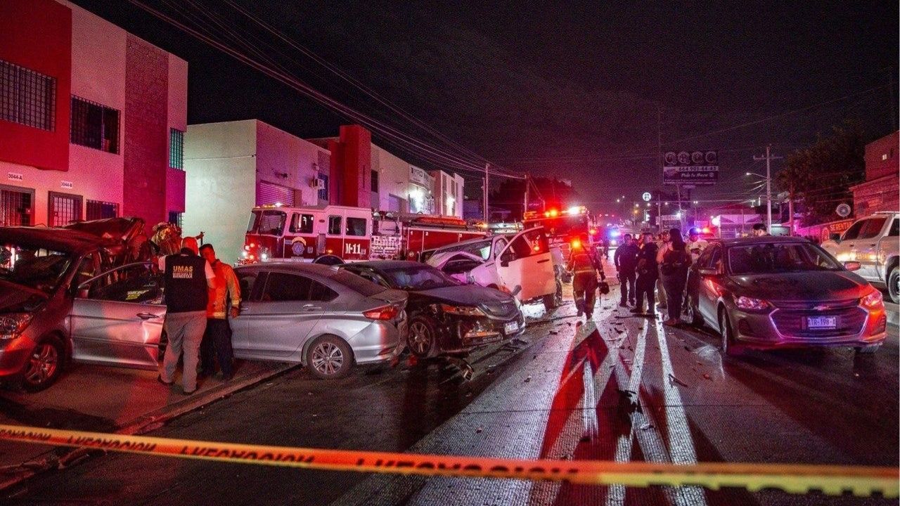 Mujer muere en fuerte choque donde participan siete vehículos