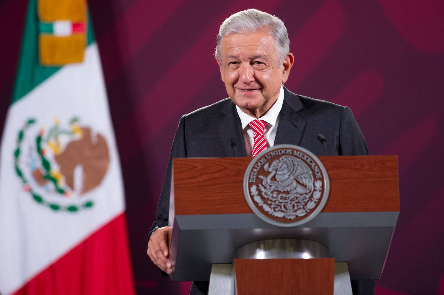 Anuncia AMLO reformas laborales: Pensiones y salario mínimo