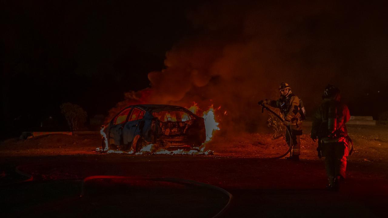 Incendio de Vehículo en el Panteón Municipal 3: Tijuana