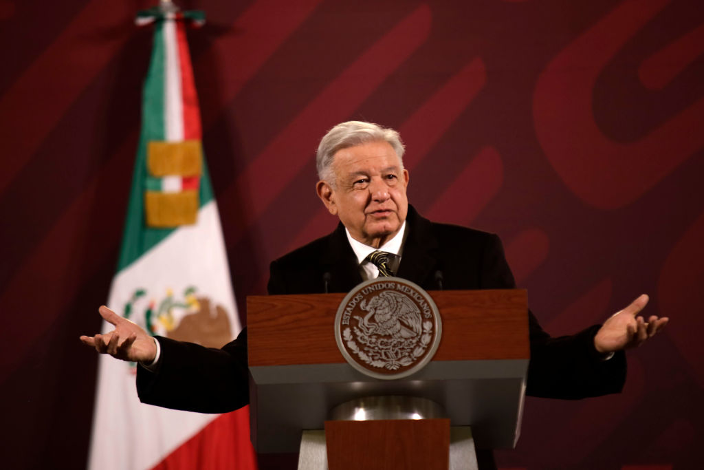 Abre AMLO la posibilidad de reforma a la jornada laboral ante presión de la oposición