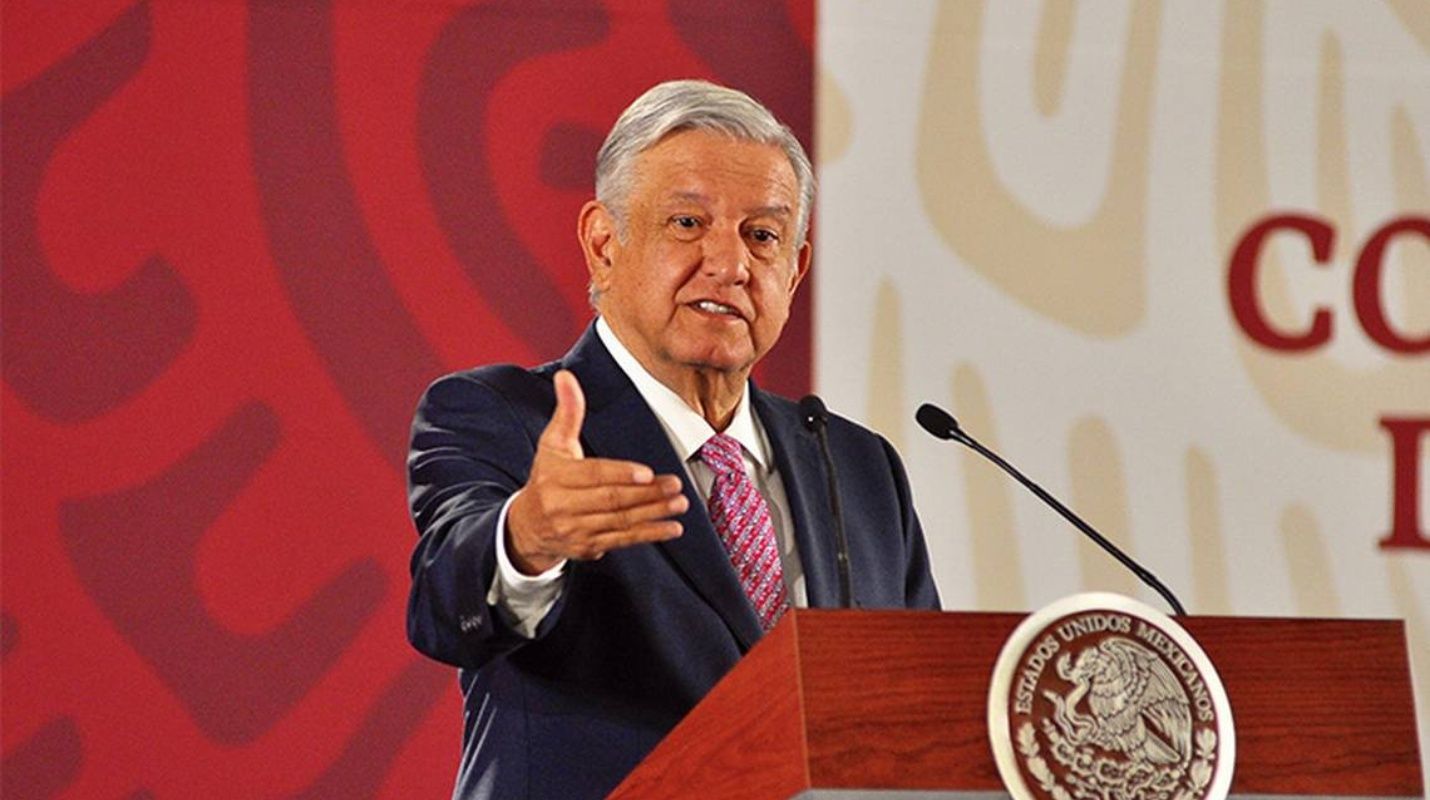 "No soy cacique": AMLO