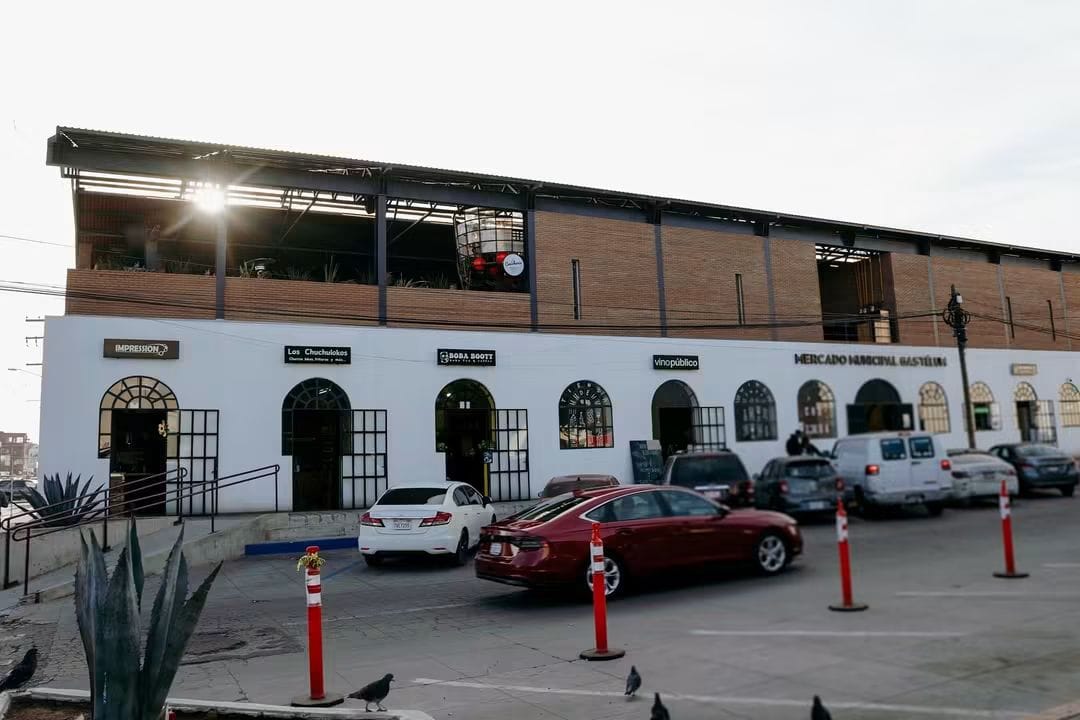Buscan rescatar el Mercado Municipal de Ensenada con nuevas reglas
