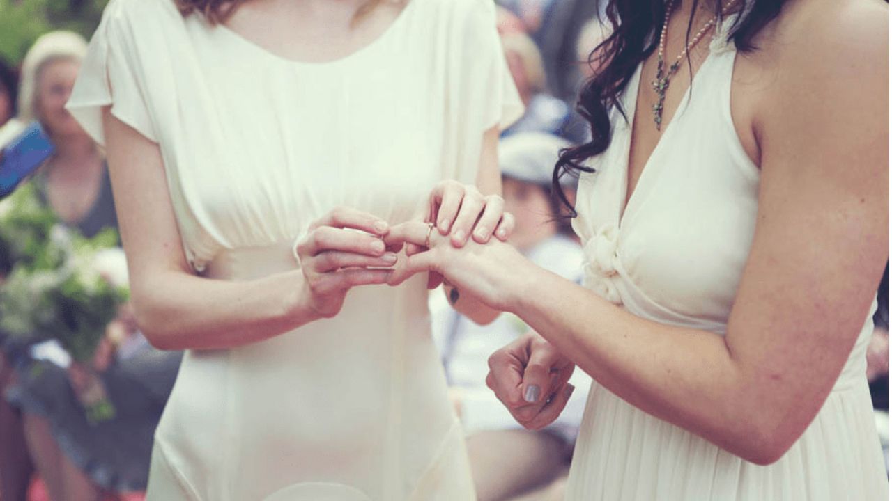Bolivia celebra su primer matrimonio civil entre dos mujeres