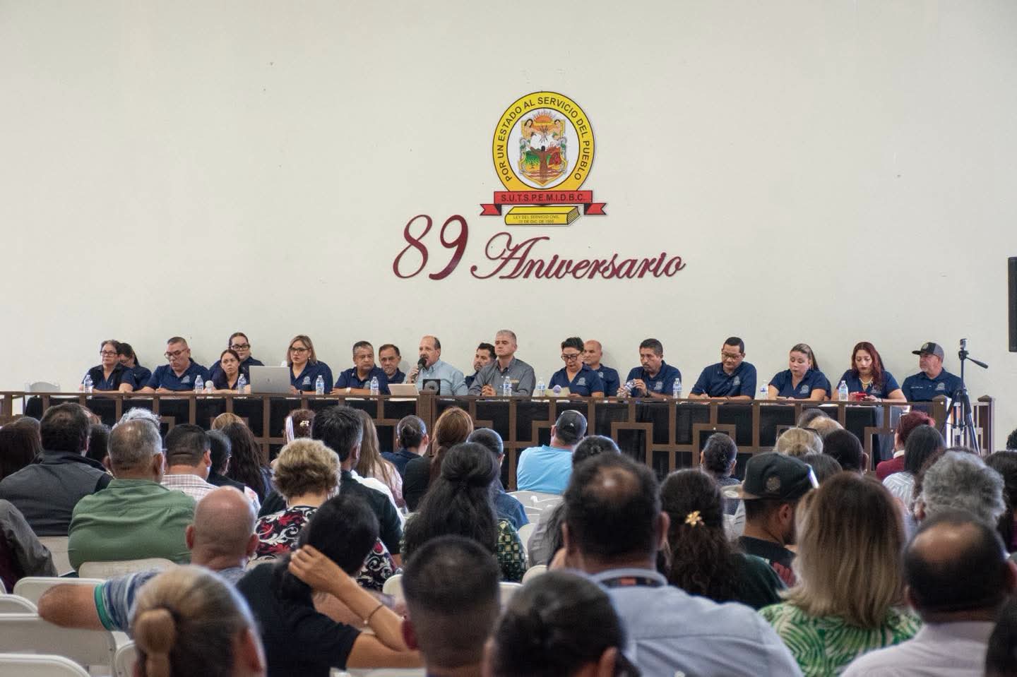 ENSENADA: Licitan 81 anillos de oro para burócratas, pero no hay para Issstecali