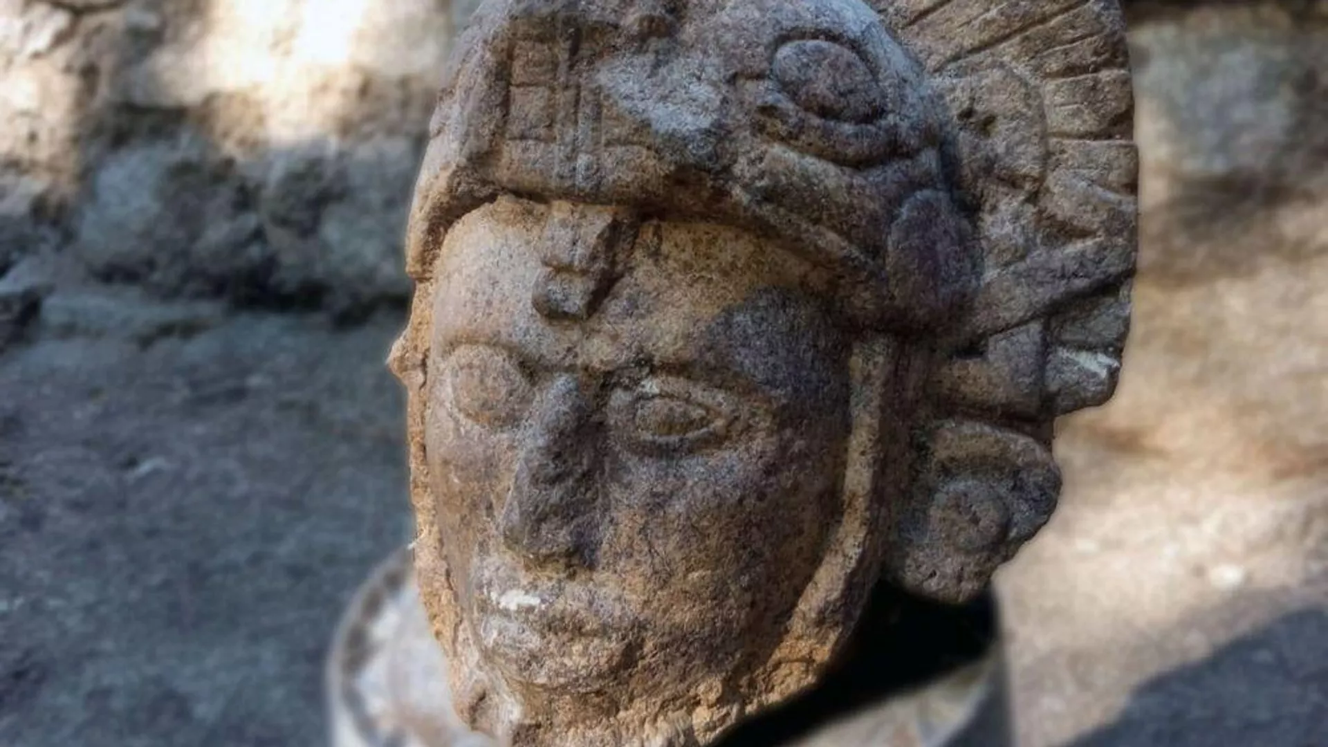 Encuentran en Chichén Itzá la cabeza de una escultura maya