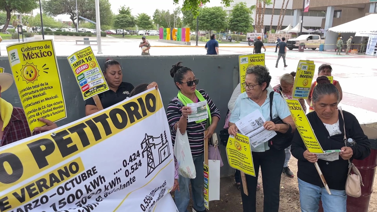 MEXICALI: “Recibos locos” de CFE llevan a vecinos a protestar de nueva cuenta