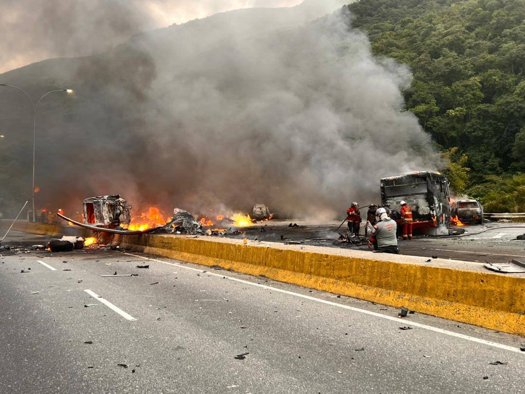 [VÍDEO] Explosión de camión en Caracas deja ocho fallecidos y múltiples heridos