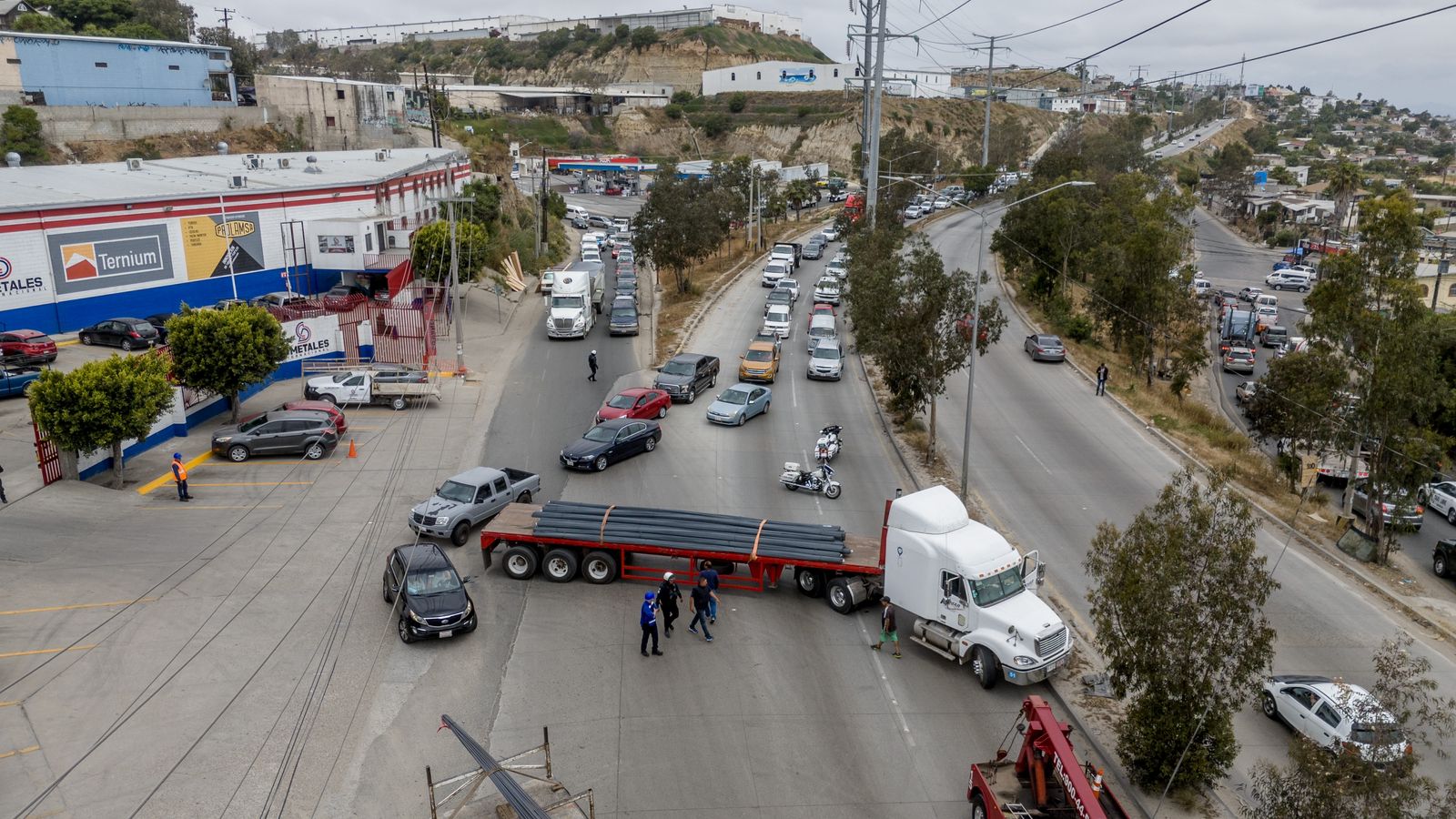 [VIDEO] Bloquea tráiler bulevar Rosas Magallón