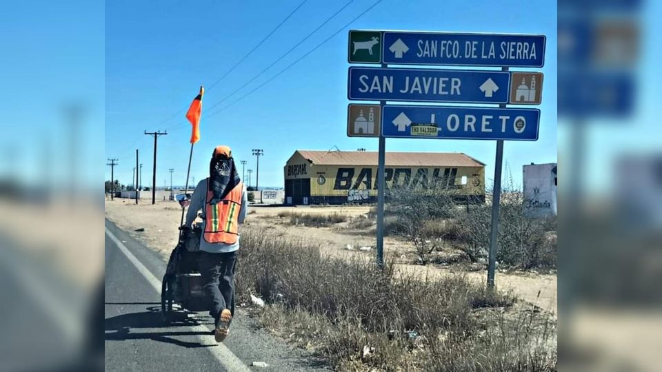 Creador de contenido recorre la península de BC a pie, está cerca de llegar a Tijuana