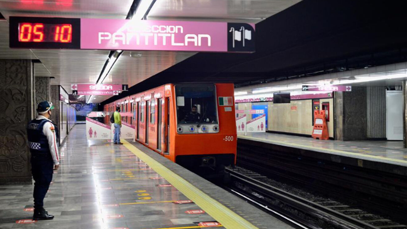 Se arrojaron a las vías del "metro"