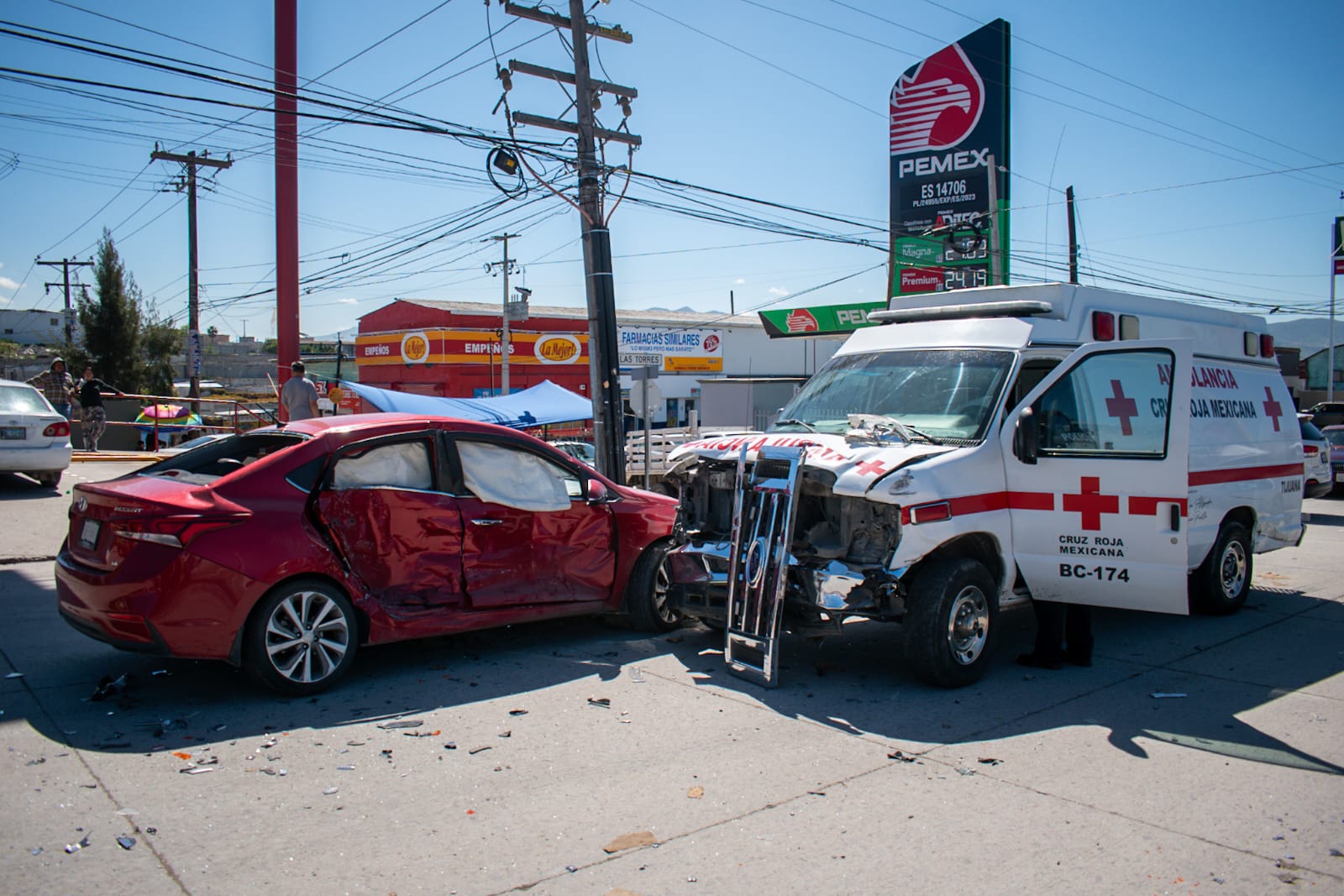 [VIDEO] Choca conductor contra ambulancia en el sobre ruedas Las Torres