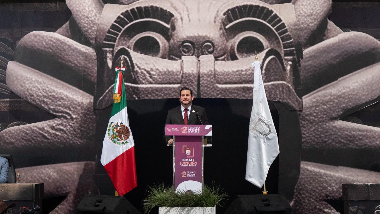 Burgueño rinde informe en Tijuana enfocado en  infraestructura