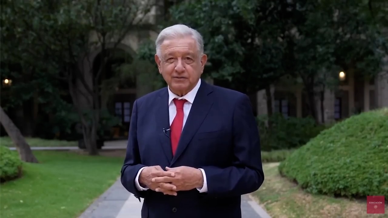 [VIDEO] Agradece AMLO a maestros y destaca legado educativo