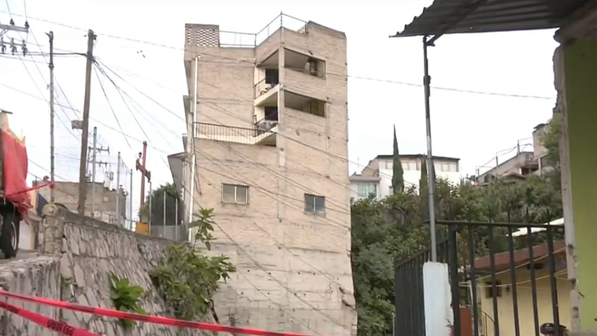 Desalojan a 20 familias por posible colapso de edificio: Naucalpan, EDOMEX