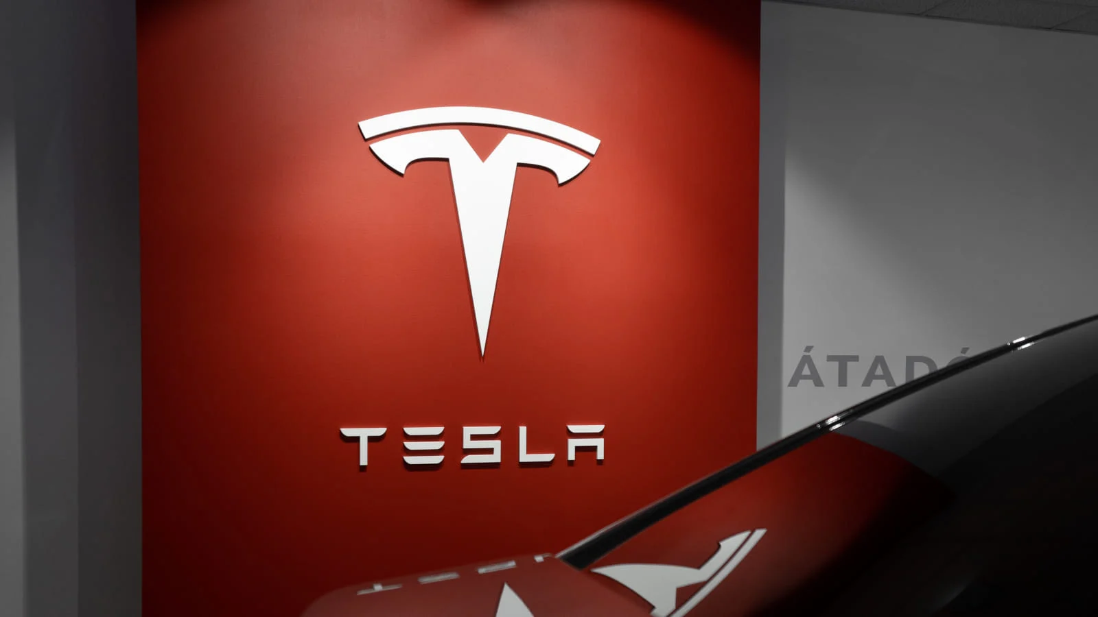 Fire engulfs Tesla vehicles at service center: San Diego