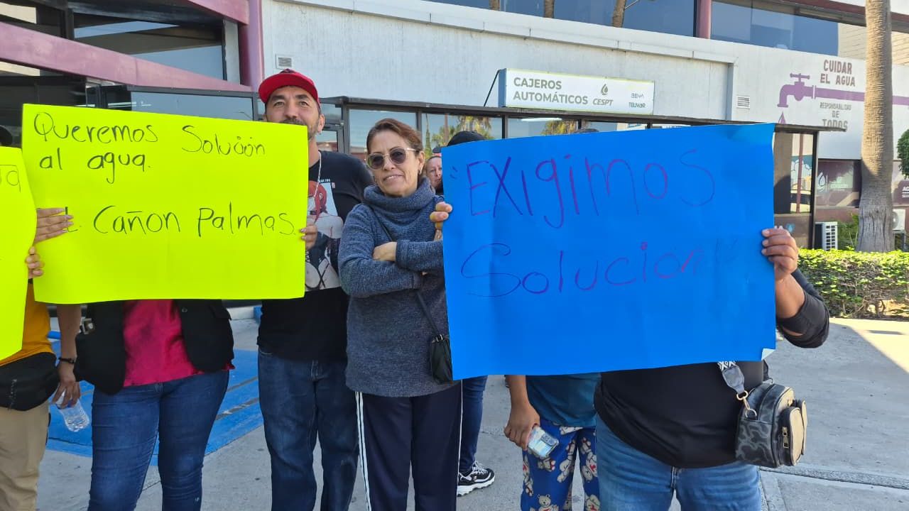 TIJUANA: Colapso de terreno deja a familias sin servicios básicos ni transporte en la colonia 3 de Octubre
