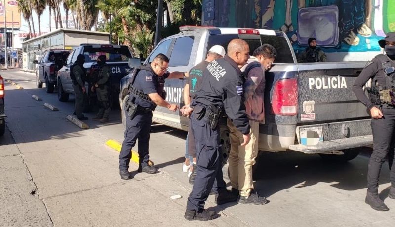 Policía Municipal captura a 50 sujetos en la Garita de San Ysidro IFOTO: Uniradio Informa