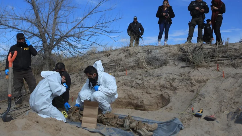 Descubren cadáveres en fosas clandestinas de Michoacán