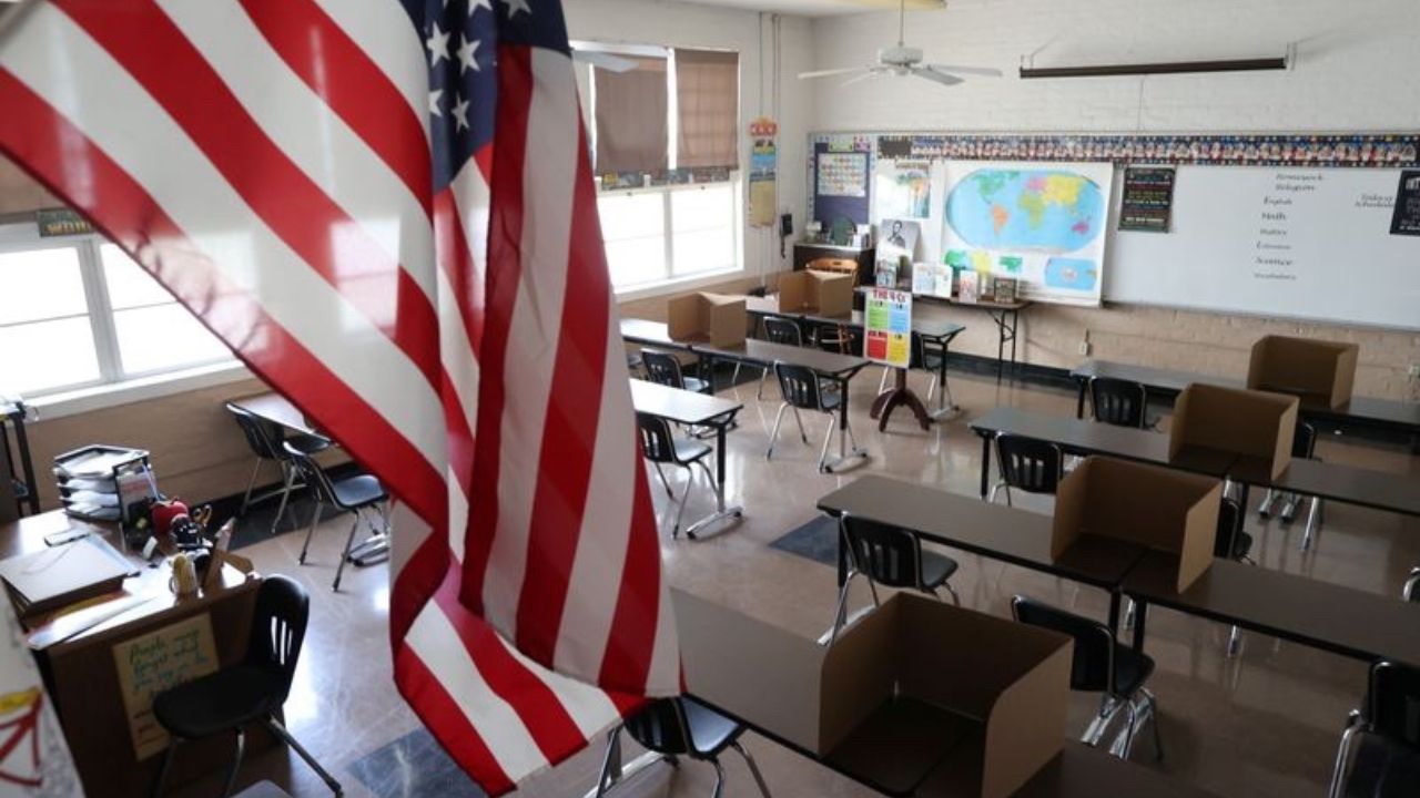 Proponen ley que incluya oficiales armados en escuelas de California