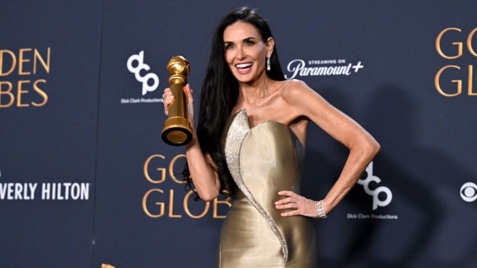 Demi Moore gana a mejor actriz en los Globos de Oro y conmueve con su discurso