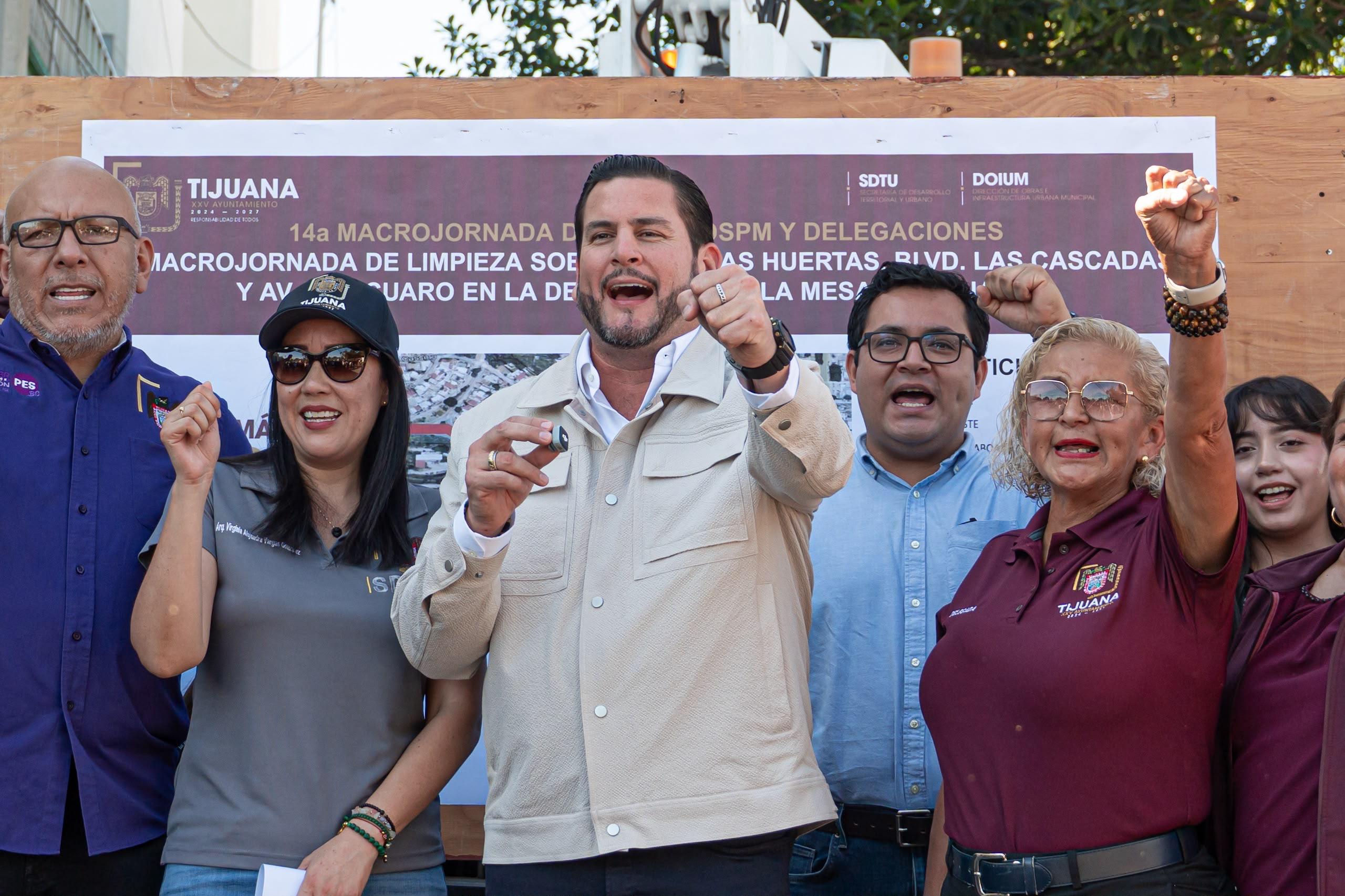 TIJUANA: Limpian camellones y rehabilitan luminarias en distintos puntos de La Mesa