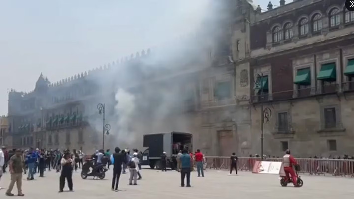 Denuncia AMLO ataque al Palacio Nacional como provocación política