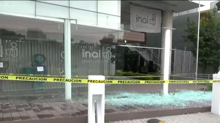 Vandalizan oficinas del INAI en Coyoacán, CDMX