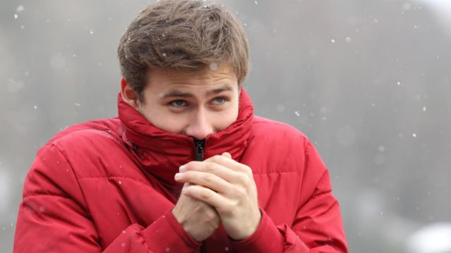 ¿Por qué algunas personas siempre tienen frío? Las razones van más allá del clima