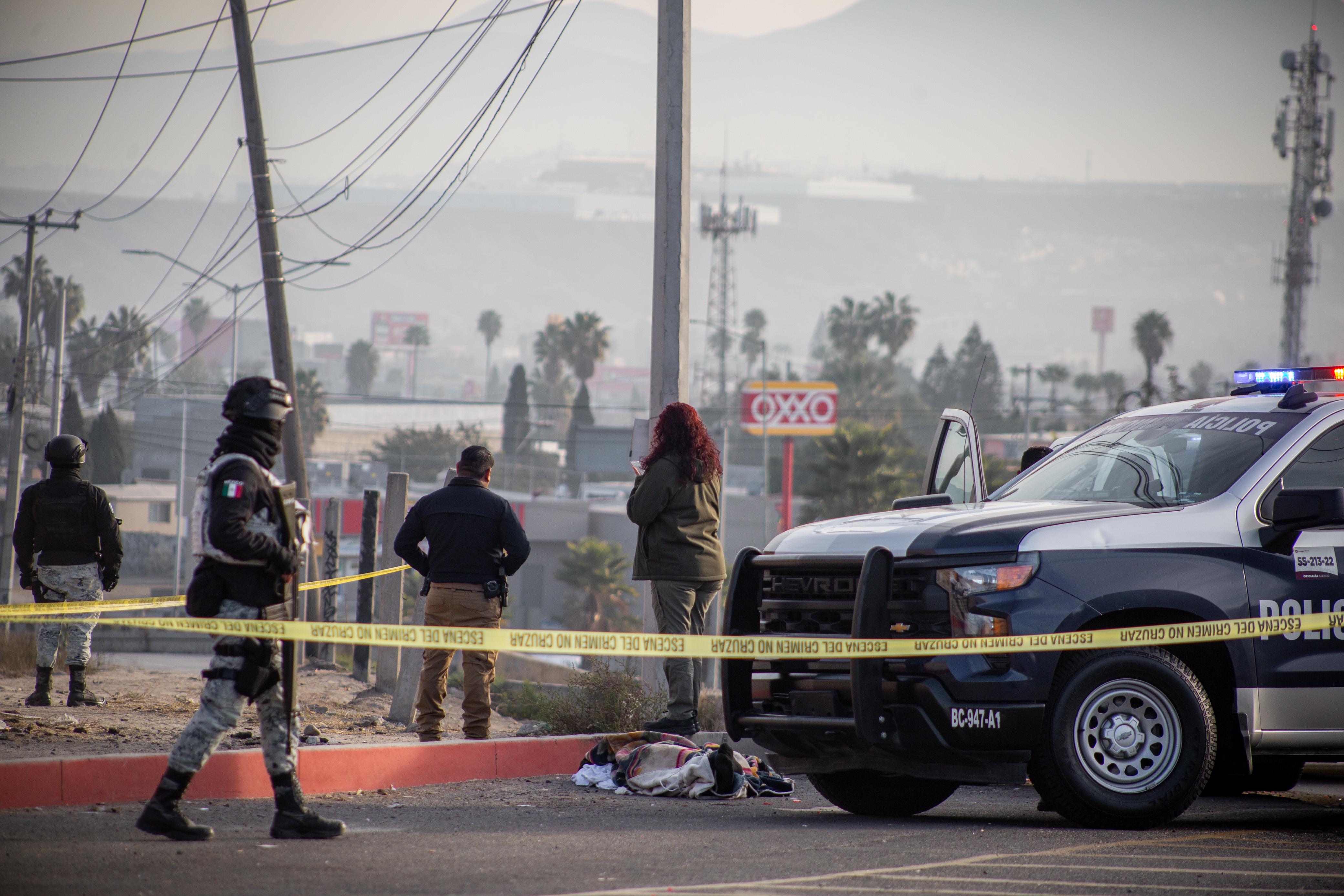 Dejan cuerpo encobijado cerca de la Comandancia de Policía: Tijuana