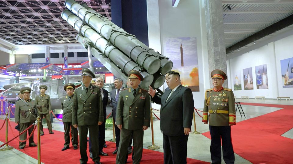Corea del Norte exhibe misil generador de tsunamis