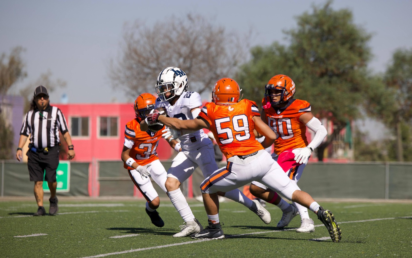 Águilas y Zorros continúan invictos en el Varsity de OEFA